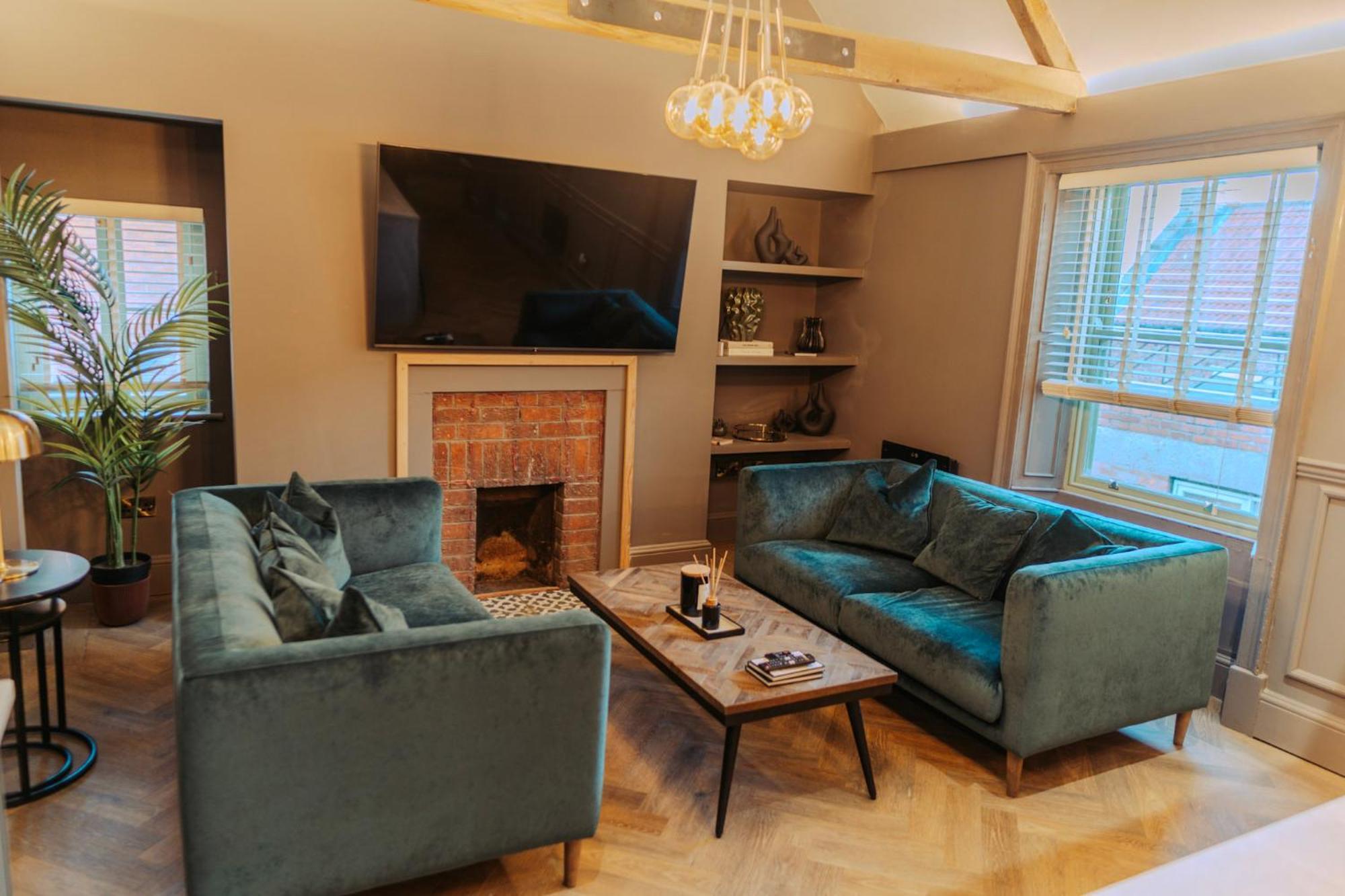 Magistrates Penthouse Suite - Town Centre Apartments With Spa Morpeth Exterior photo