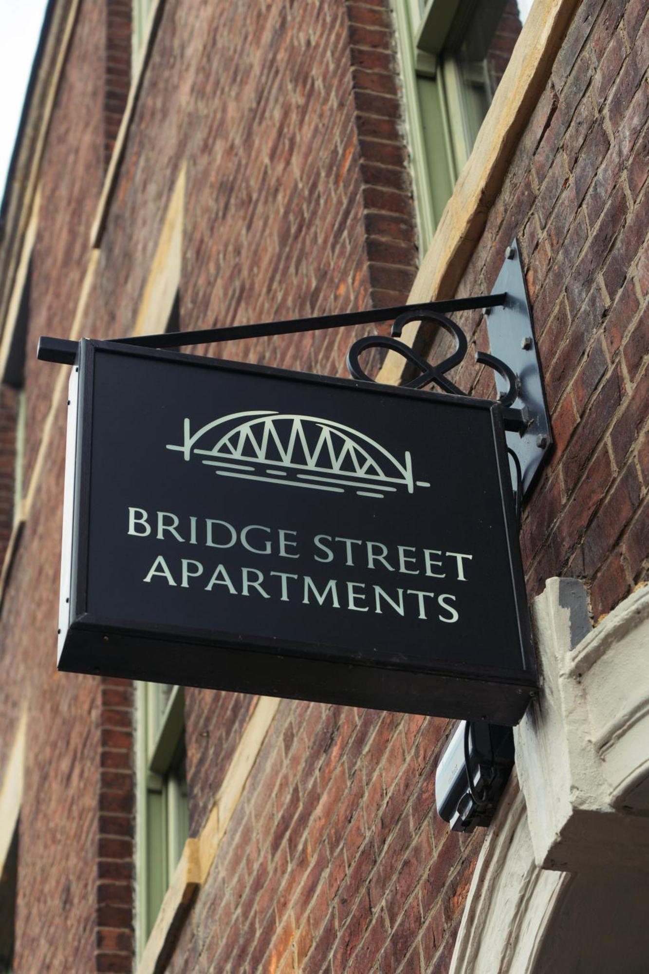 Magistrates Penthouse Suite - Town Centre Apartments With Spa Morpeth Exterior photo