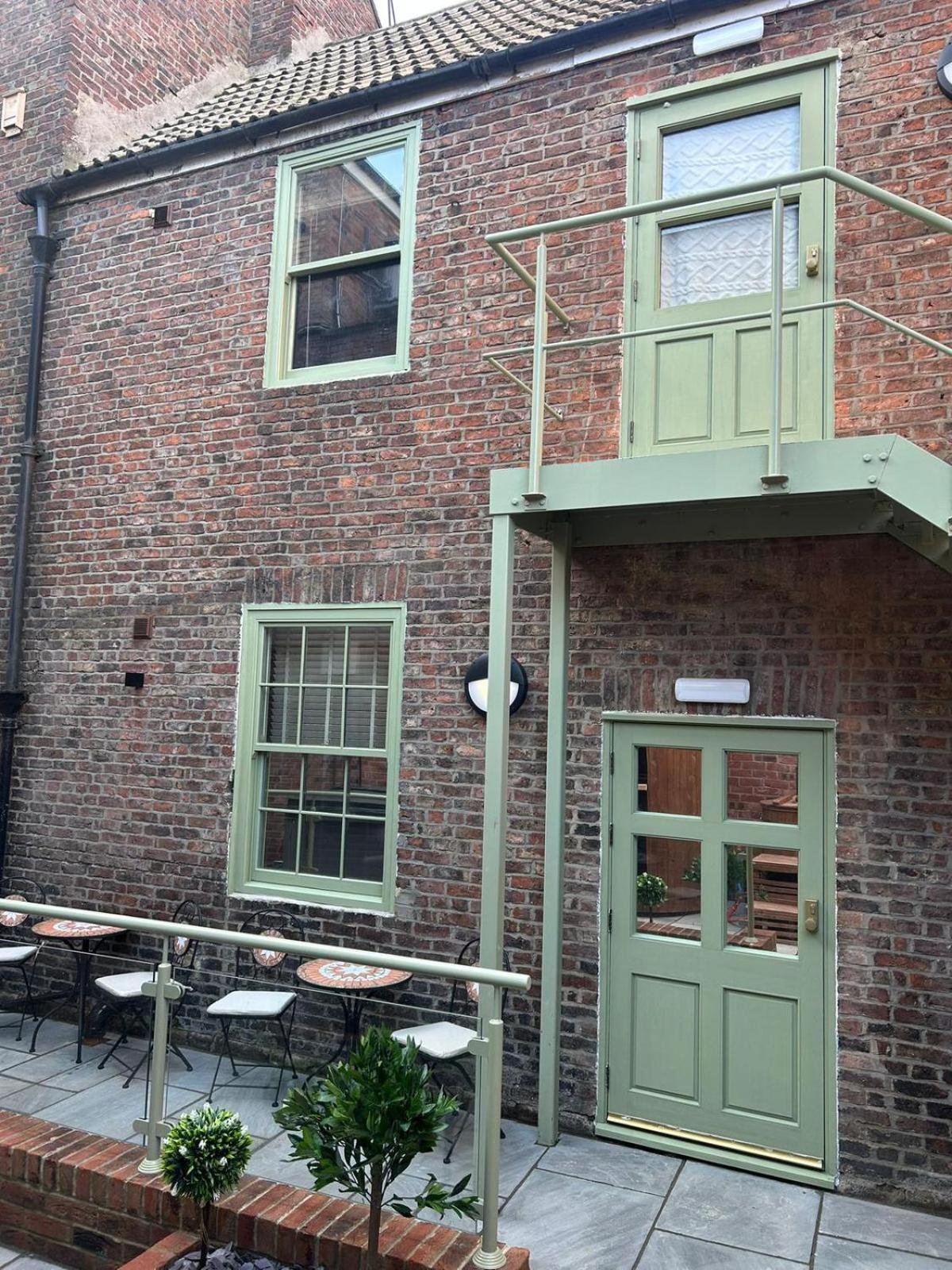 Magistrates Penthouse Suite - Town Centre Apartments With Spa Morpeth Exterior photo
